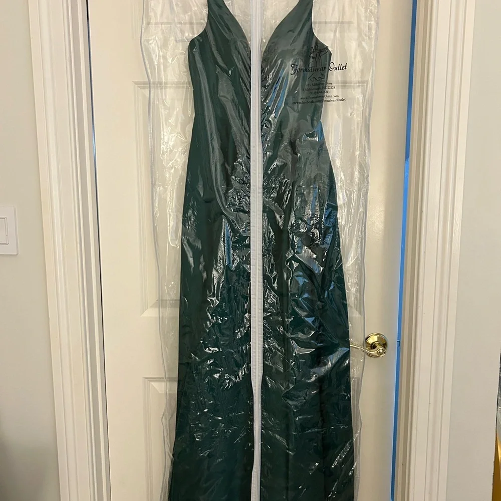 Elegant Emerald Green Prom Dress - Picture 12 of 12